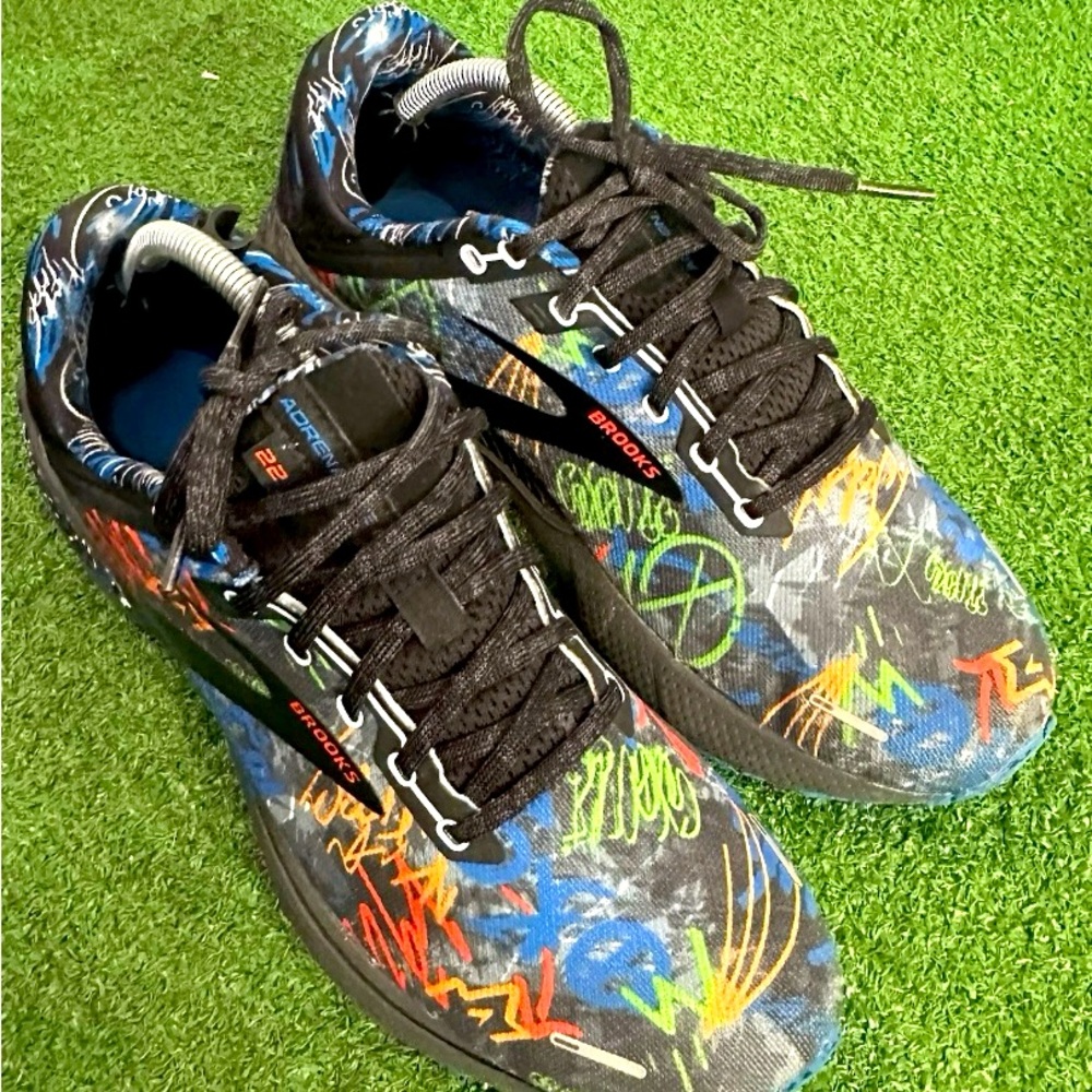 Brooks Men’s Adrenaline GTS 22 Black Graffiti Running Shoes! Size 11 D!